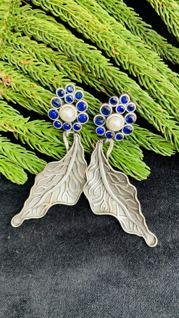 black-polish-leaf-navy-blue-earring-2-scaled
