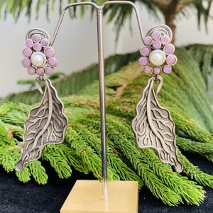 black-polish-leaf-pink-earring-2-scaled