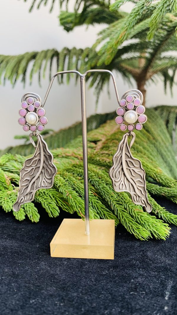 black-polish-leaf-pink-earring-2-scaled