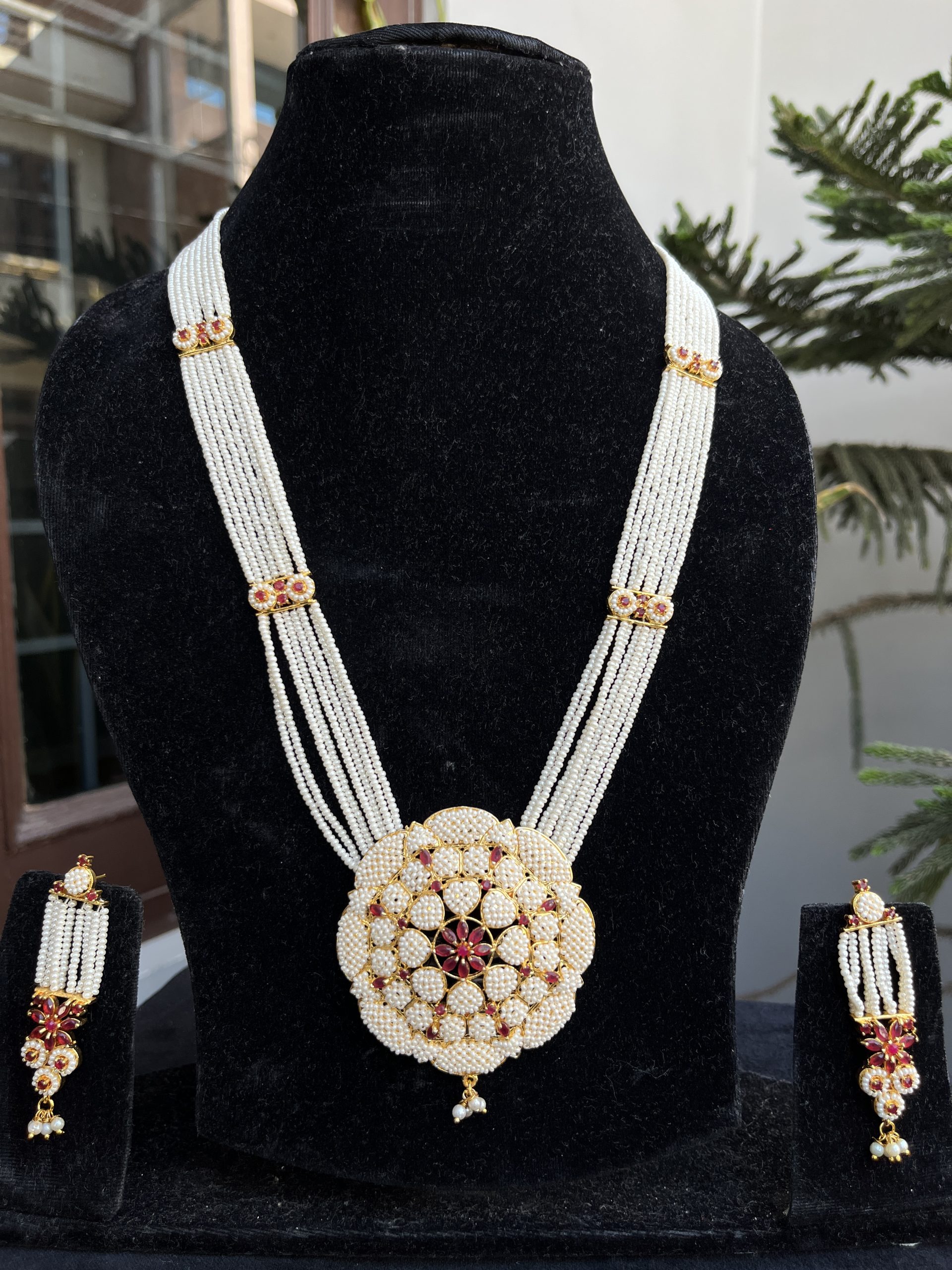 Indian-mores-rajasthani-chidmoti-large-round-long-pendant-set-2-scaled